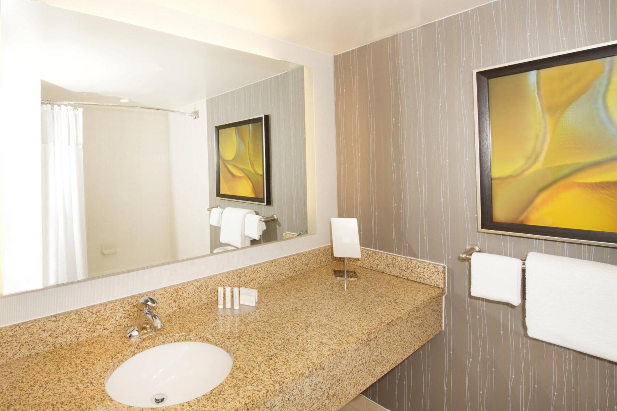 Courtyard By Marriott Boston Billerica Bedford Hotel Exterior photo